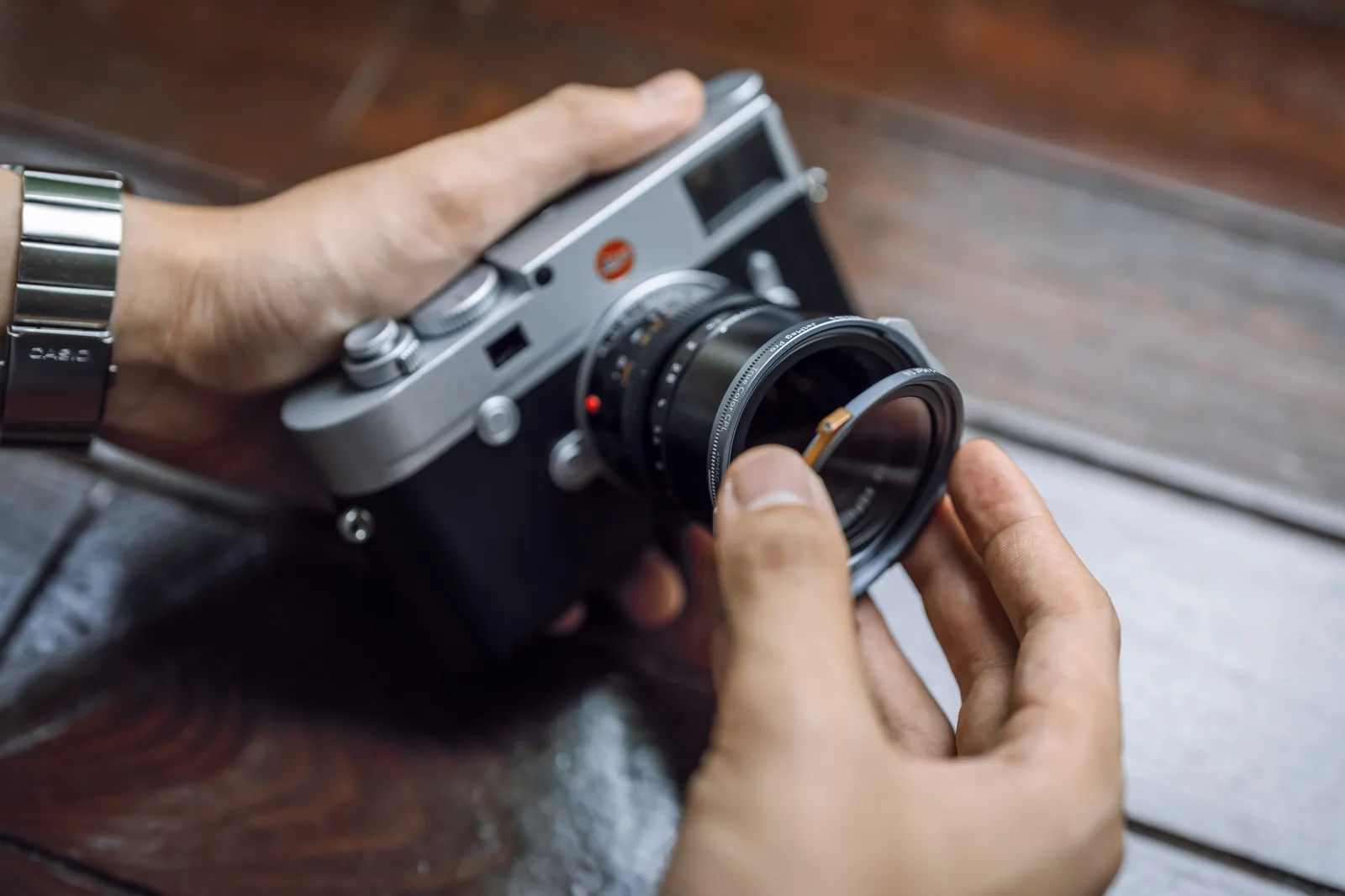 Twisting a NiSi JetMag Pro 49MAG filter onto the adaptor ring to lock it