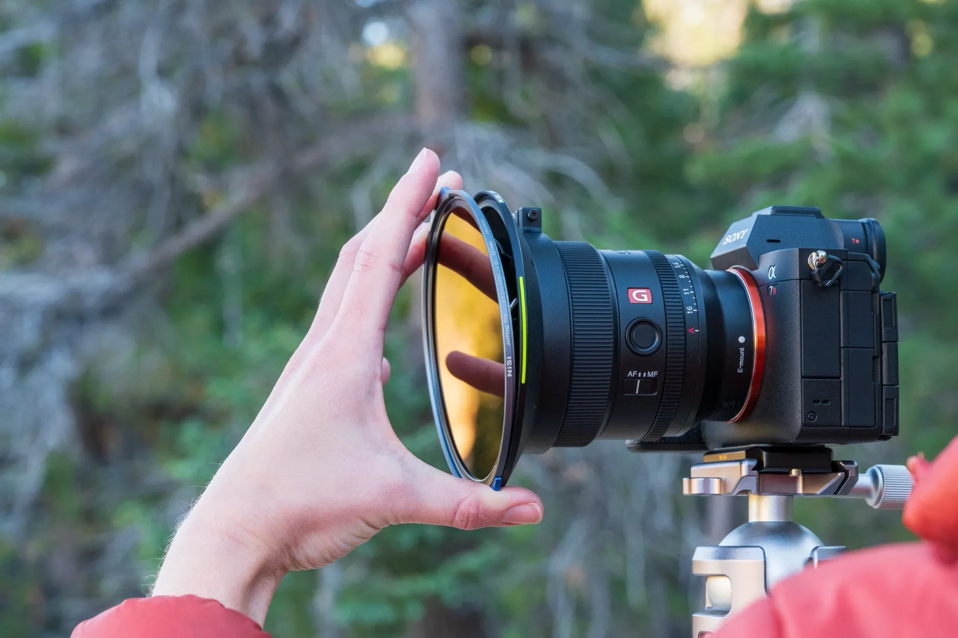 NiSi JetMag Pro MAXMAG filter being placed on a Sony ultra-wide lens outdoors